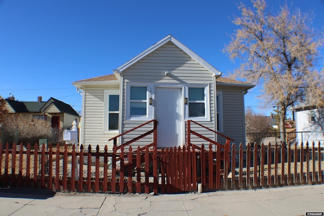 view of front of house with entry steps and a fenced front yard