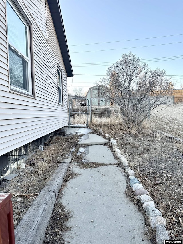 view of yard featuring a gate