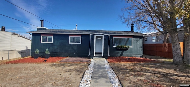 bungalow-style house featuring fence