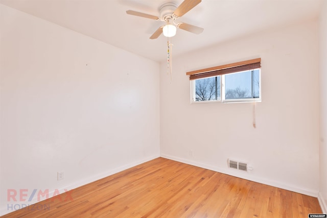 empty room with light wood-style flooring, visible vents, ceiling fan, and baseboards