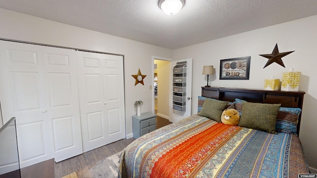 bedroom featuring a textured ceiling, a closet, and wood finished floors