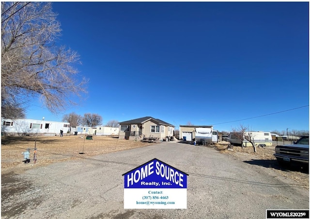 view of front of property featuring driveway