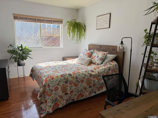 bedroom featuring baseboards and hardwood / wood-style floors