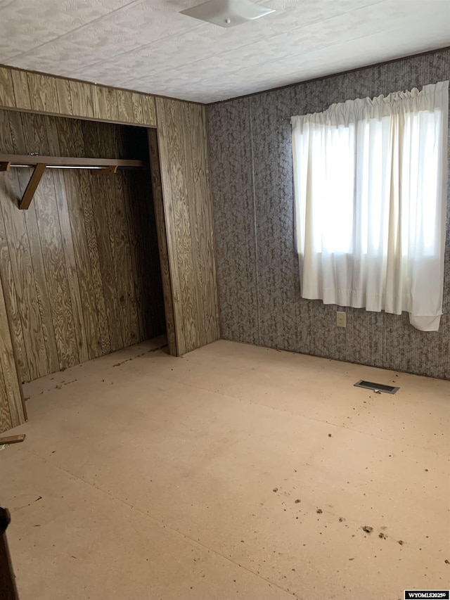 unfurnished bedroom featuring a closet and visible vents