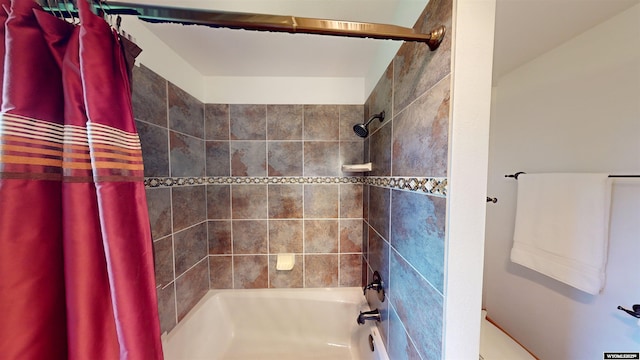 bathroom featuring shower / bath combo