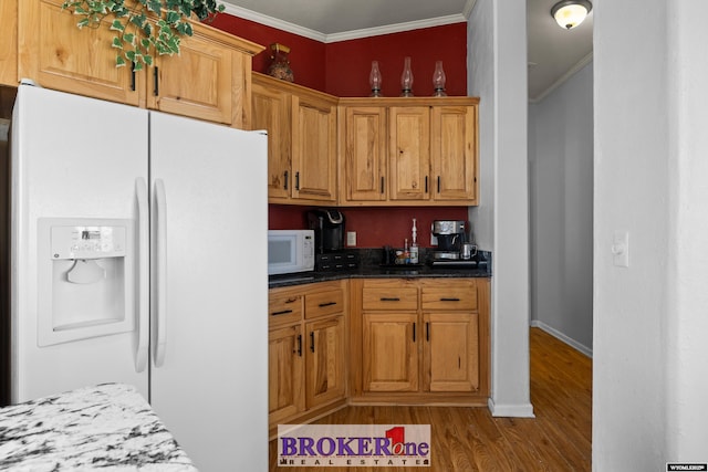 kitchen with white appliances, light wood-style floors, baseboards, and ornamental molding