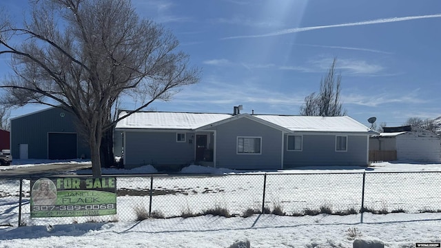 view of front facade with a fenced front yard