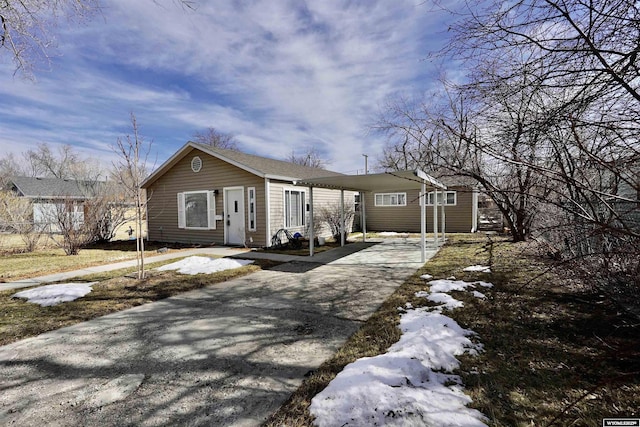 view of front facade featuring an attached carport and driveway