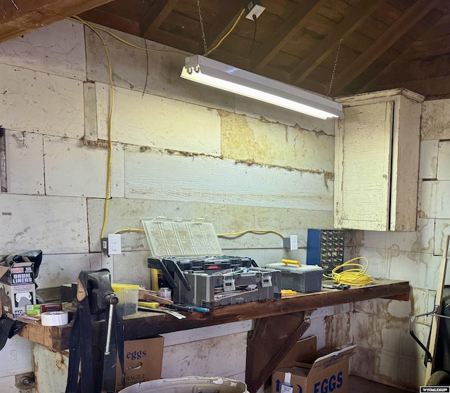 misc room featuring a workshop area