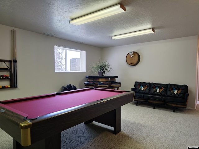 rec room featuring billiards, carpet flooring, visible vents, and a textured ceiling