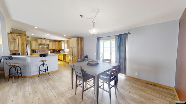 dining space with recessed lighting, visible vents, baseboards, and light wood-style flooring