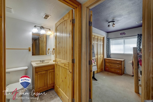 bathroom featuring visible vents and a textured ceiling