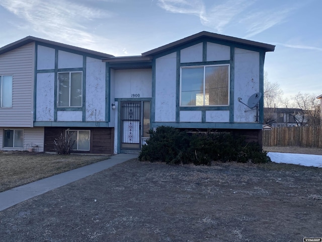 view of front facade with fence