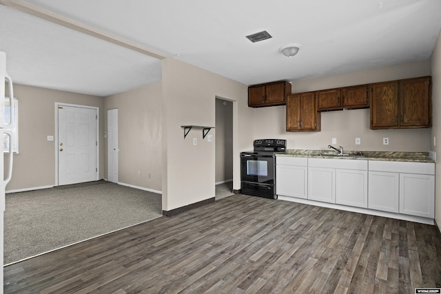 kitchen featuring a sink, electric range, baseboards, and dark wood-style flooring