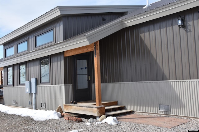 property entrance with visible vents and crawl space