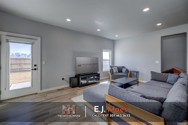 living area featuring visible vents, recessed lighting, baseboards, and wood finished floors