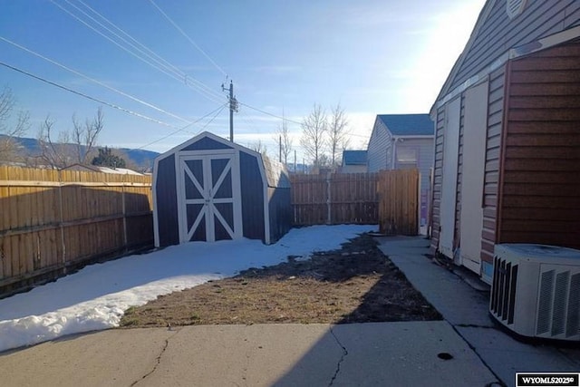 1711 Elk Ave, Casper, WY 82601 - view of yard with an outbuilding, a storage shed, and a fenced backyard