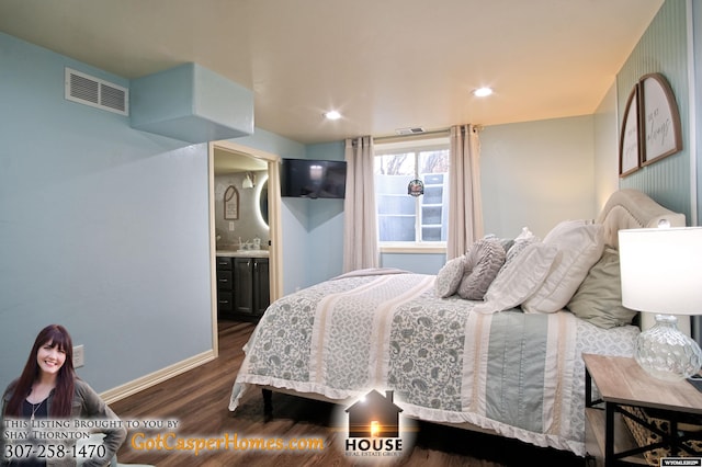 bedroom featuring dark wood finished floors, visible vents, wet bar, and baseboards