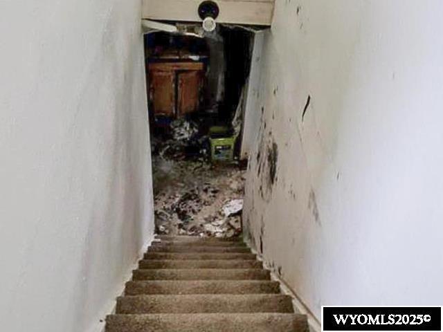 175 3rd Ave, Lusk, WY 82225 - view of stairway