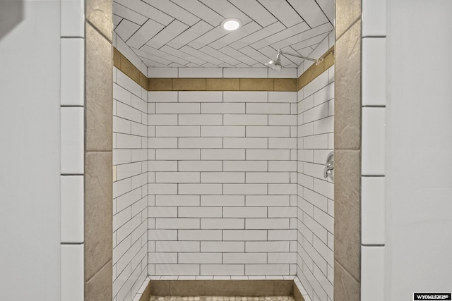 432 15th St, Evanston, WY 82930 - bathroom featuring a tile shower