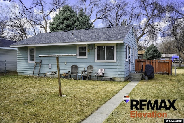 707 S 6th St, Basin, WY 82410 - view of front of property with crawl space, a shingled roof, a front yard, and fence