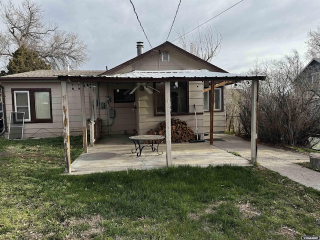 view of front facade featuring a patio and a front yard