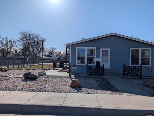 manufactured / mobile home featuring fence