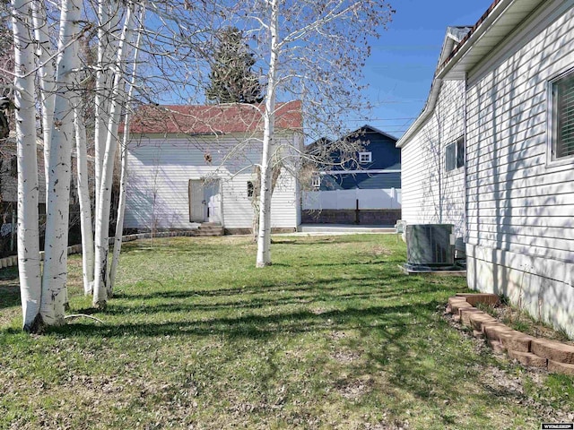 view of yard featuring cooling unit and entry steps