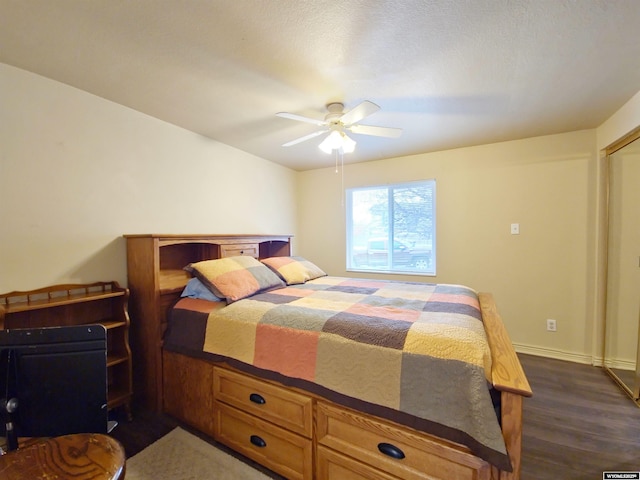 bedroom featuring dark wood finished floors, baseboards, and ceiling fan