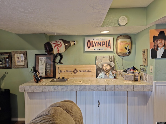 room details with a sink and a textured ceiling