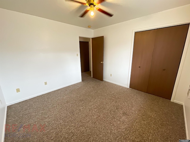 unfurnished bedroom featuring carpet, a closet, a ceiling fan, and baseboards