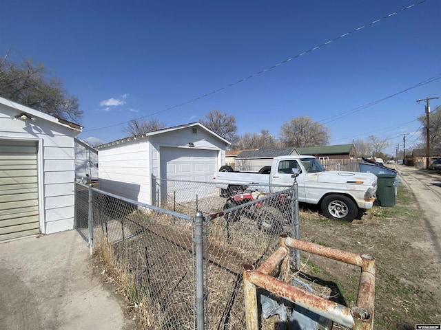 1011 E Lincoln Ave, Riverton, WY 82501 - exterior space with fence