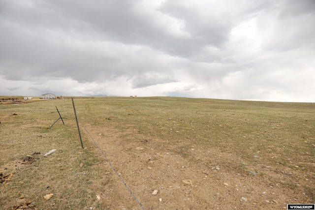 view of yard featuring a rural view