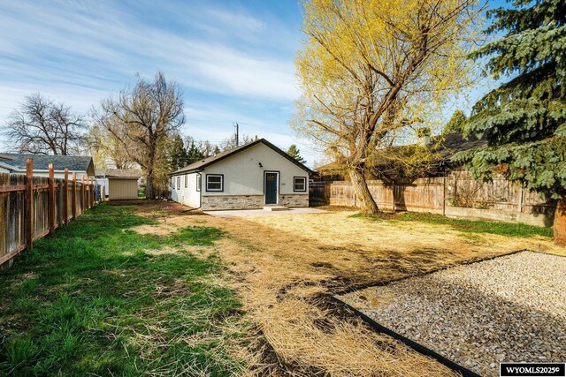 view of yard featuring a fenced backyard