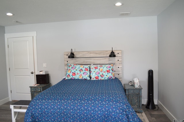 bedroom featuring baseboards, recessed lighting, wood finished floors, and visible vents
