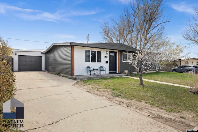 view of front of home featuring a garage, driveway, and a front yard