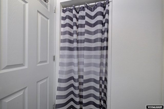 full bath with a shower with curtain