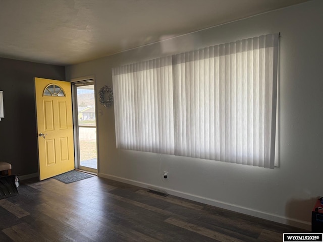 entryway with baseboards, wood finished floors, and visible vents