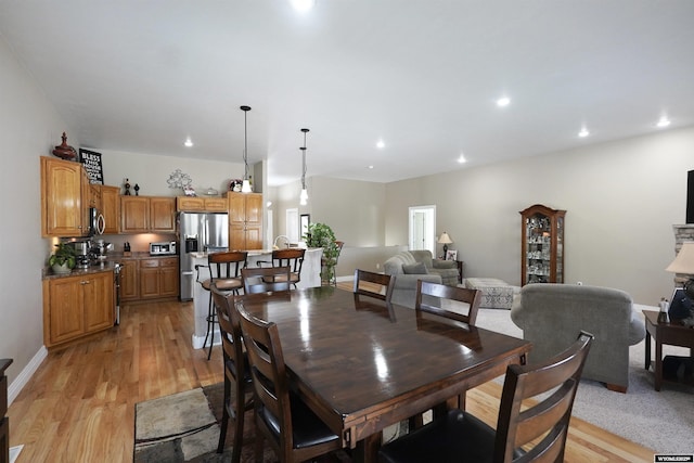 dining area featuring recessed lighting, light wood-style flooring, and baseboards