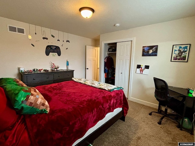 999 Eagle Dr, Douglas, WY 82633 - bedroom featuring carpet floors, a closet, and baseboards