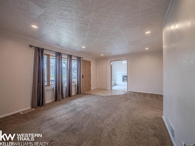 carpeted empty room with baseboards, an ornate ceiling, recessed lighting, and visible vents