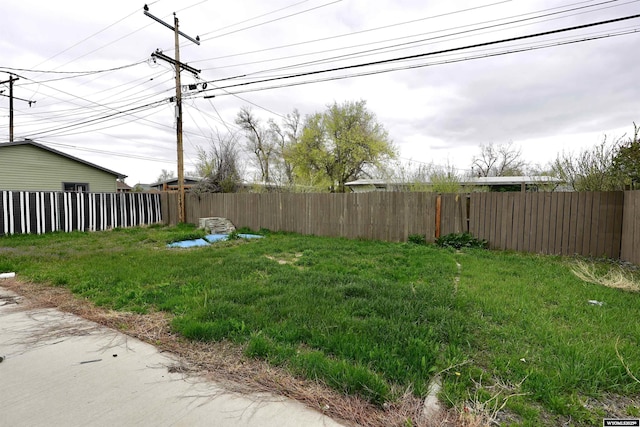 view of yard featuring fence