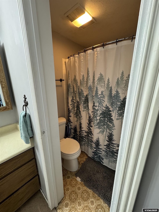 117 Sandstone Dr, Evanston, WY 82930 - full bathroom with curtained shower, vanity, and toilet