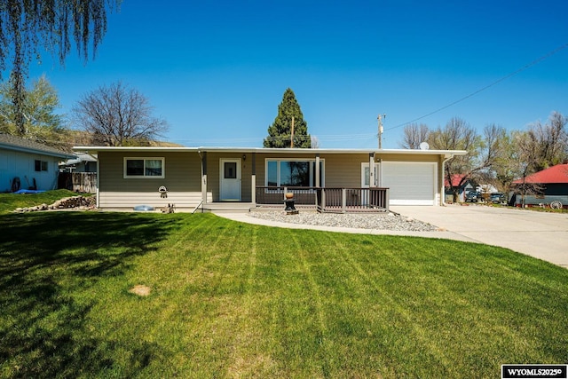 view of front facade featuring covered porch, a front yard, a garage, and driveway