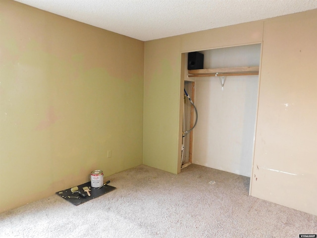 479 Hoskins Ln, Rock Springs, WY 82901 - unfurnished bedroom featuring carpet flooring, a closet, and a textured ceiling