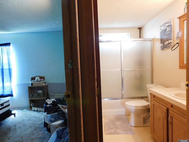 479 Hoskins Ln, Rock Springs, WY 82901 - full bathroom with vanity, a textured ceiling, toilet, and combined bath / shower with glass door
