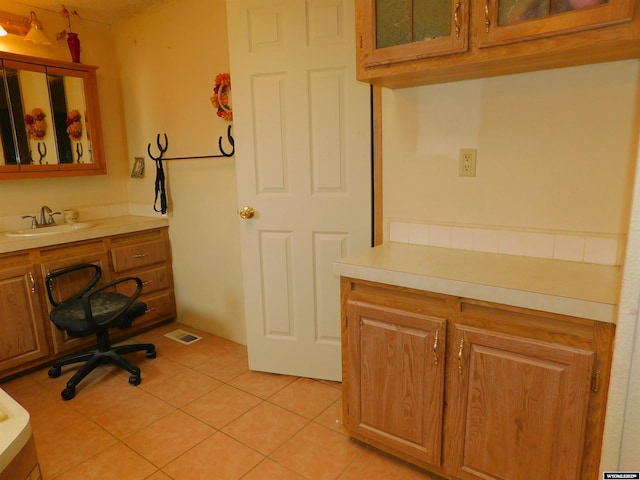 479 Hoskins Ln, Rock Springs, WY 82901 - full bathroom with vanity, visible vents, and tile patterned floors