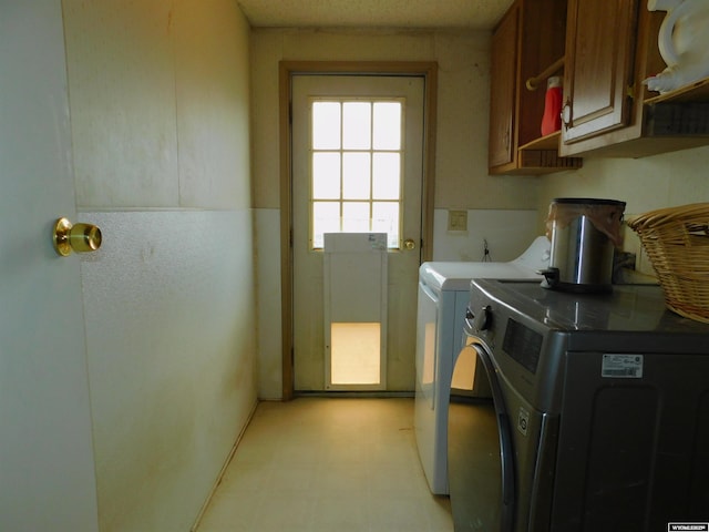 479 Hoskins Ln, Rock Springs, WY 82901 - washroom with light floors, cabinet space, and washer and dryer