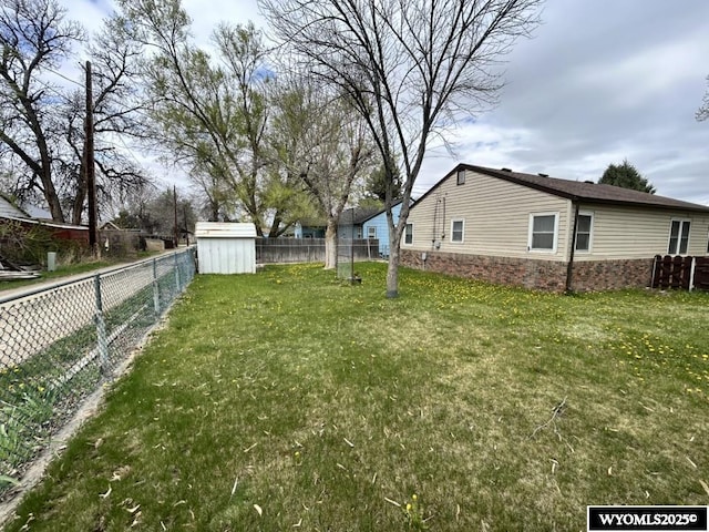 view of yard featuring a shed and an outdoor structure