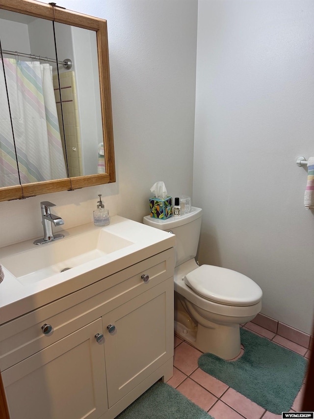 191 Lester Dr, Rock Springs, WY 82901 - full bathroom featuring tile patterned floors, vanity, toilet, and a shower with curtain
